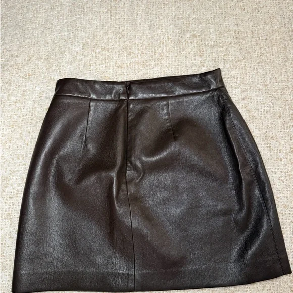 Wilfred Aritzia Faux Leather Mini Skirt Brown Size 4 - Picture 5 of 6